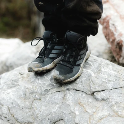 Adidas Terrex AX4R Jr core black/grey four/grey six juniorská kotníková turistická obuv