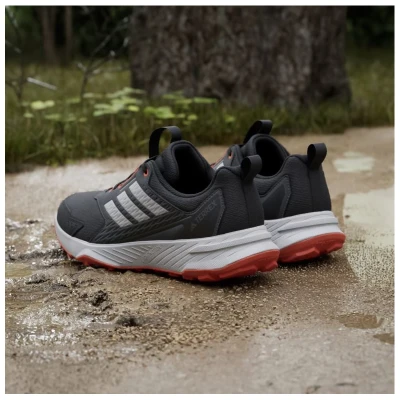 Adidas Terrex Tracefinder 2 M core black/grey one/semi impact orange pánská běžecká trailová obuv