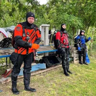 Agama TECH oranžový suchý trilaminátový oblek