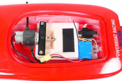 Amewi RC závodní katamarán Adventure 2,4 GHZ 30 km/h plně proporcionální