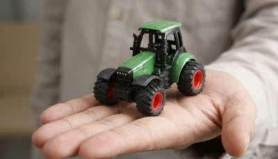 Amewi kovový RC traktor s cisternou 1:64 RTR zelený, 3 rychlostní stupně, LED světla