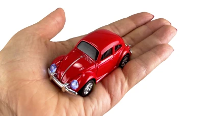Amewi VW Brouk 1300 červený kovový model auta s dálkovým ovládáním a LED světly 1:64 RTR