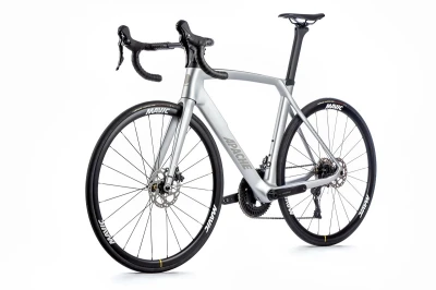 Apache Gila RS3 stříbrné (56 cm) 28" silniční kolo