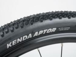 Author A-Matrix 27,5D 2026 bílá/stříbrná/zlatá juniorské kolo + výbava zdarma