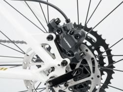 Author A-Matrix 27,5D 2026 bílá/stříbrná/zlatá juniorské kolo + výbava zdarma