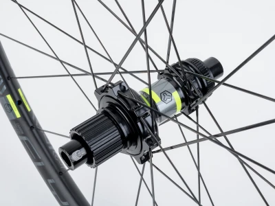 Author Flyer Carbon Disc Boost zad. 12x148 CL SH MS 12s př. 15x110 CL černá zapletená kola