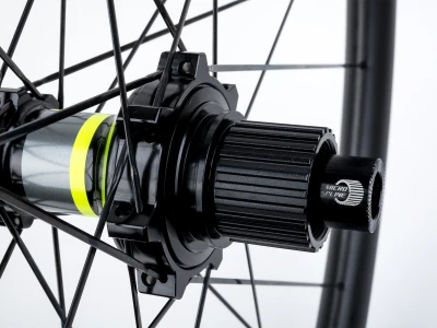 Author Flyer Carbon Disc Boost zad. 12x148 CL SH MS 12s př. 15x110 CL černá zapletená kola