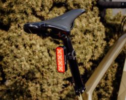 Force Blikačka zadná ALARM 300LM,36x LED, USB