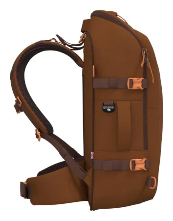 CabinZero Adv 42L Saigon coffee batoh + sleva 300,- na příslušenství