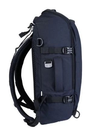 CabinZero Adventure 32L Absolute Black batoh + sleva 200,- na příslušenství