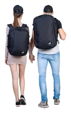CabinZero Classic Plus 42L Absolute Black batoh