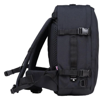 CabinZero Classic Pro 32L Absolute Black batoh + sleva 200,- na příslušenství