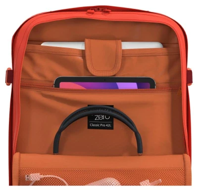 CabinZero Classic Pro 32L Tomato Festival batoh + sleva 200,- na příslušenství