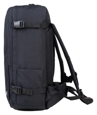 CabinZero Classic Pro 42L Absolute Black batoh