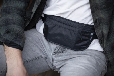 Cocoon Travel Waist Wallet Phantom Black RFID ledvinka