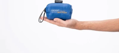 Cocoon True Blue péřový nafukovací podhlavník