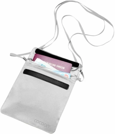 Cocoon Passport Wallet Silk Sand Grey skrytá bezpečnostní kapsa na krk