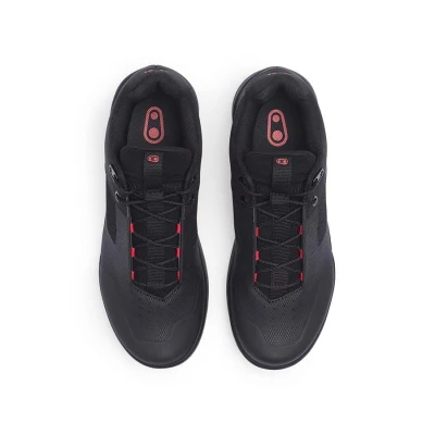Crankbrothers Stamp Lace Black/Red cyklotretry + sleva 200,- na příslušenství