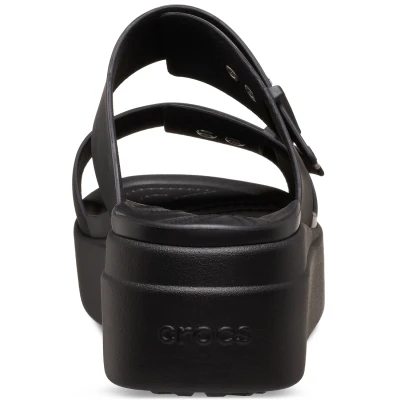 Crocs Brooklyn Buckle Low Wedge W black dámské sandály
