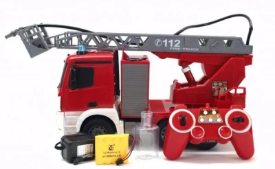 Double Eagle Hasící auto Mercedes Arocs s opravdovým vodním dělem 2,4GHz