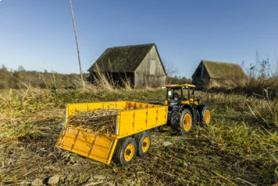Double Eagle JCB FASTRAC 4200 žlutý RC traktor s dálkově ovladatelným valníkem