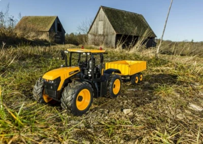 Double Eagle JCB FASTRAC 4200 žlutý RC traktor s dálkově ovladatelným valníkem