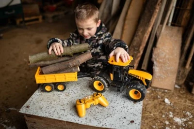 Double Eagle JCB FASTRAC 4200 žlutý RC traktor s dálkově ovladatelným valníkem