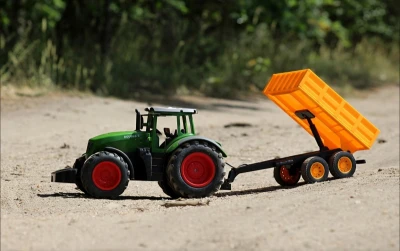 Double Eagle Traktor s valníkem na dálkové ovládání 1:16