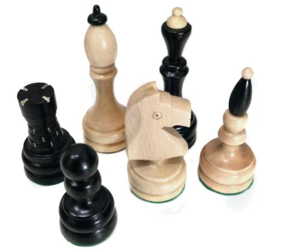 Klasická klubovka dřevěné šachové figurky