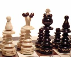 Drevene-sachy.cz Drevene sachy.cz Šachy Grand Maximus inkrustované mědí