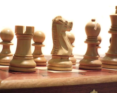 Julius Caesar Old Style intarzovaná dřevěná šachová souprava