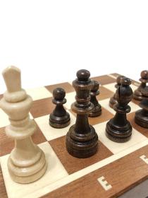 Drevené-šachy.sk Drevené šachy.sk Šachy magnetické drevené intarzované stredné