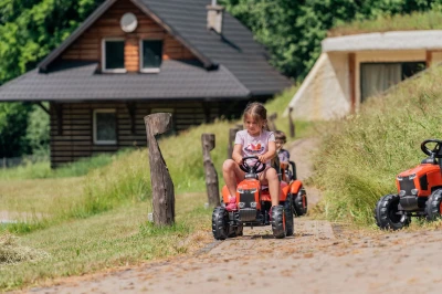 Falk Šlapací traktor 2060AB Kubota M6 s vlečkou