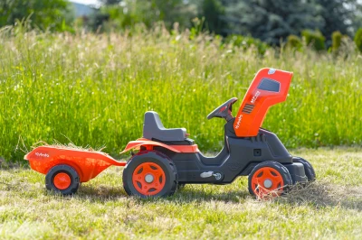 Falk Šlapací traktor Kubota s vlečkou