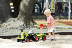 Falk Traktor Baby Claas s volantem, klaksonem, přívěsem, hráběmi a lopatou