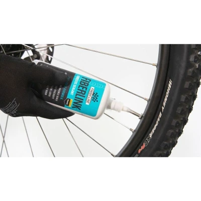 Finish Line FiberLink Tubeless Sealant: Pro Latex 8oz/240ml dávkovač