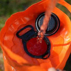 Flextail Malá batériová sprcha s nádržou TINY Shower Bucket