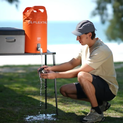 Flextail Malá bateriová sprcha s nádrží TINY Shower Bucket