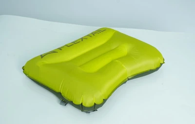 Flextail Tiny Pillow zelený nafukovací polštář