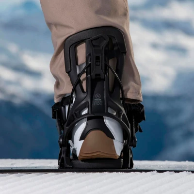 Flow Fuse black 26/27 snowboardové vázání (výklopná pata)