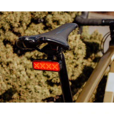 Force Blikačka zadní ALARM 300LM,36x LED, USB