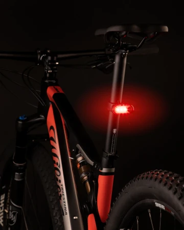Force Blikačka zadní PILL 12 LM, 3 x LED, USB
