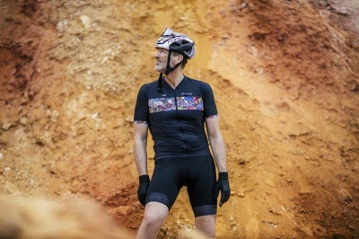 Force VIVID černý cyklistický dres - kr. rukáv
