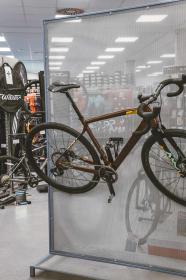 Force Držák kola ECO na zeď za pedál, černý