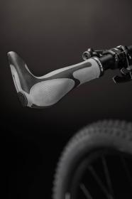 Force GEL s integrovanými rohy 113mm, černo-šedá madla