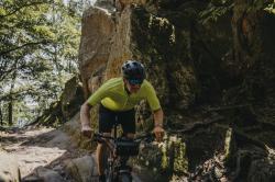 Force JOURNEY černé kraťasy se šráky a vložkou