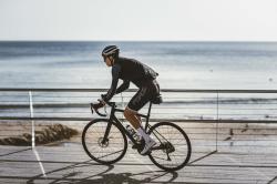 Force SMOOTH čierno-biele kraťasy so šrákmi a vložkou