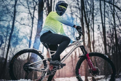 Force MTB ANGLE fluo-modrý cyklodres - dl. rukáv + Force STORM šedo-fluo cyklokraťasy