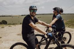 Force MTB MOUNT černý cyklodres krátký rukáv + Force BLADE MTB tm.modré cyklokraťasy
