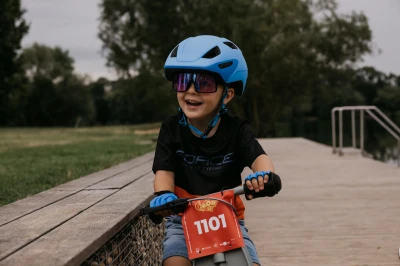 Force AKITA modrá dětská cyklistická přilba